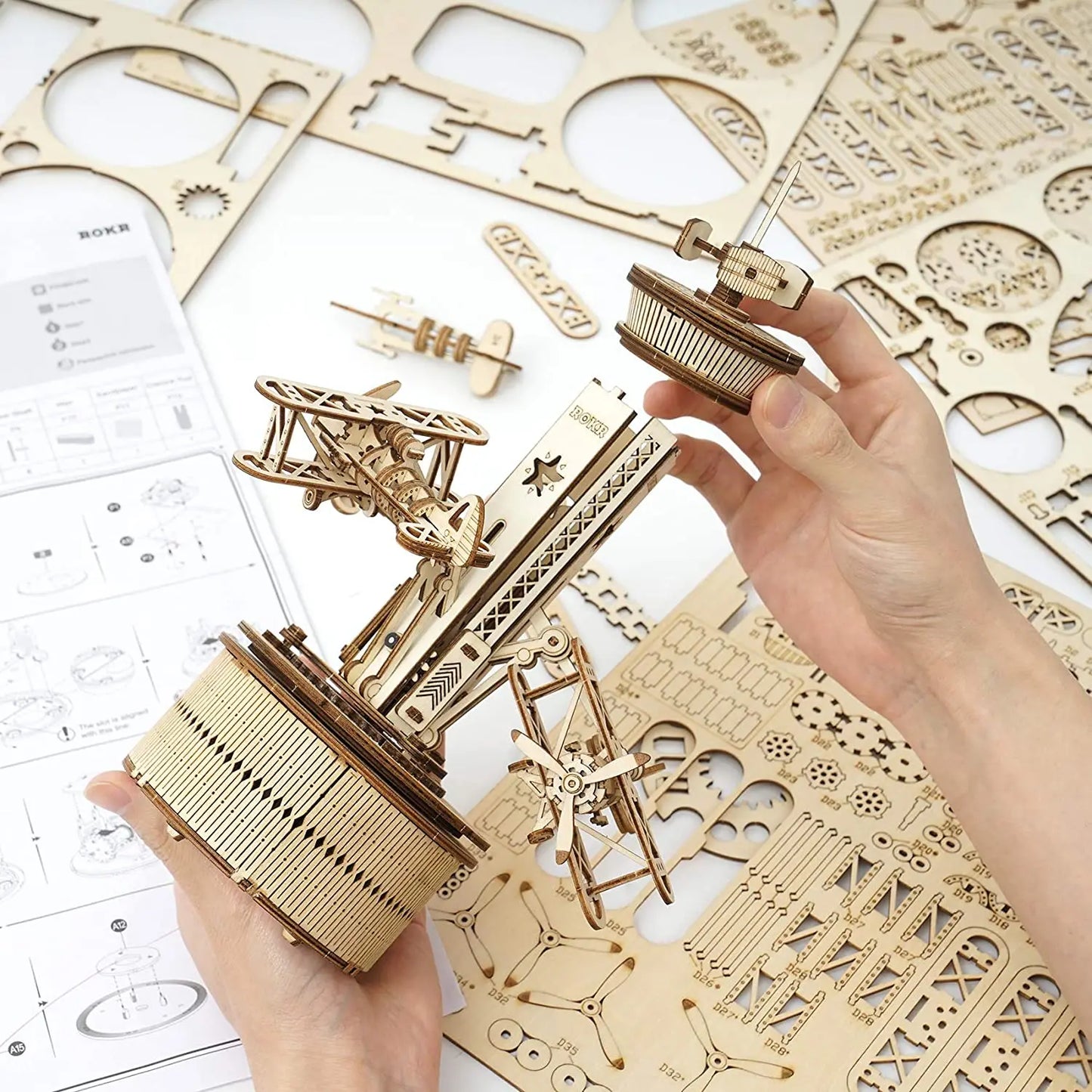 Robotime Rokr 84pcs Rotatable DIY 3D Starry Night Wooden Model Building Kit Block Assembly Music Box Toy Gift for Children Adult
